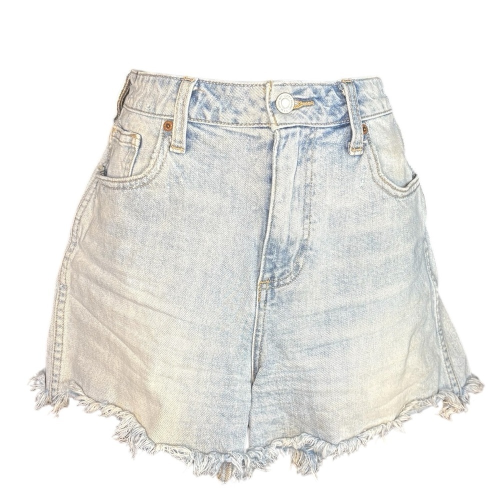 Lucky brand woman’s the high-rise tomboy denim light wash blue shorts size 6/28